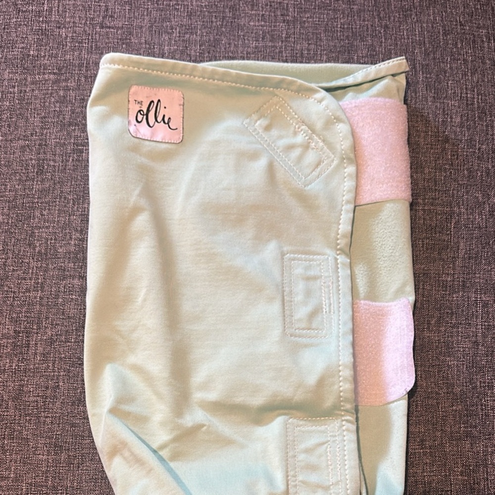 Ollie baby Swaddle in Light Green